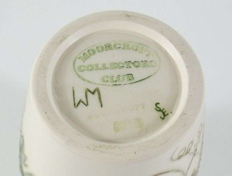 COLLECTOR'S CLUB VASE