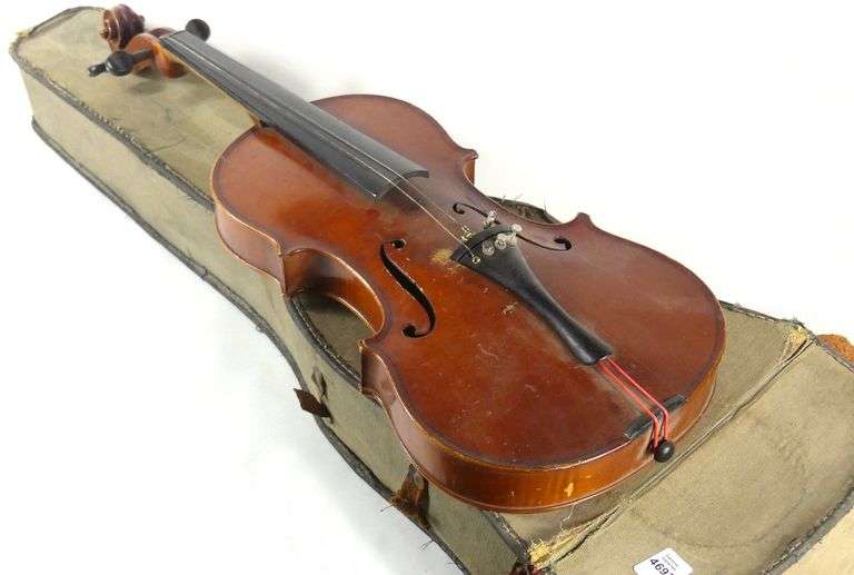 ANTIQUE VIOLIN