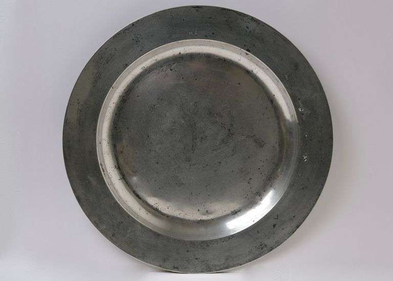 RARE 18TH CENTURY PEWTER CHARGER