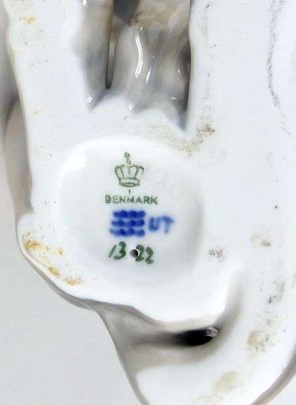 ROYAL COPENHAGEN BLOODHOUND FIGURINE