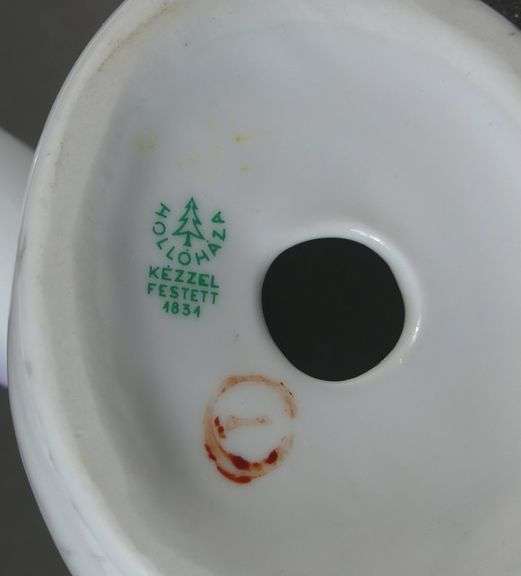 HOLLOHAZA PORCELAIN FIGURINE