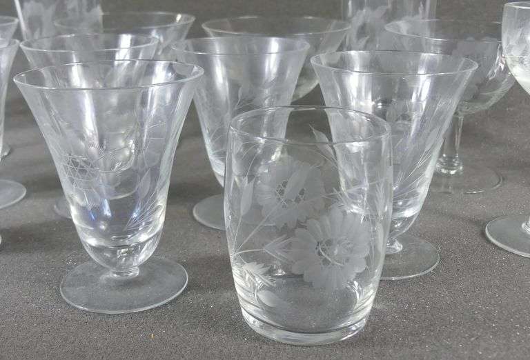 100 PIECES OF CORNFLOWER STEMWARE
