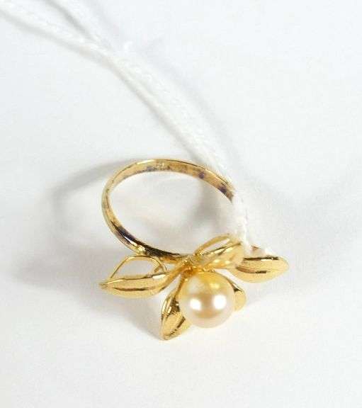 VINTAGE LADIES' PEARL RING