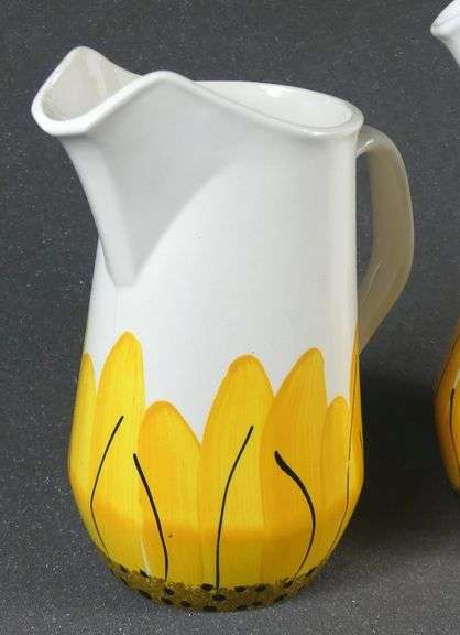 VERA NEUMANN SUNFLOWER PATTERN SERVING JUGS