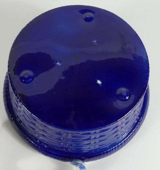 IMPRESSIVE HEN ON NEST TUREEN