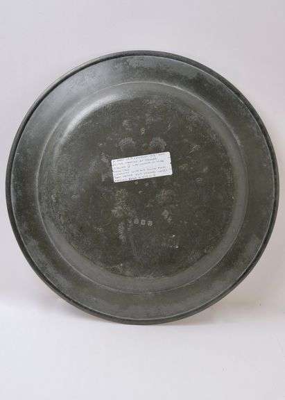 RARE 18TH CENTURY PEWTER CHARGER