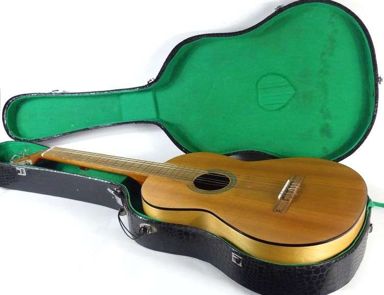 KAMOURASKA CLASSICAL GUITAR