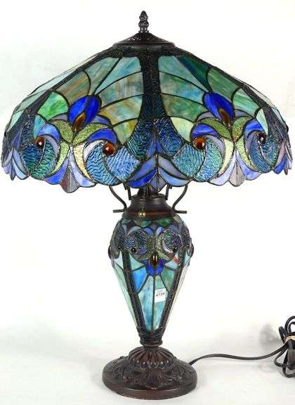 TIFFANY STYLE TABLE LAMP