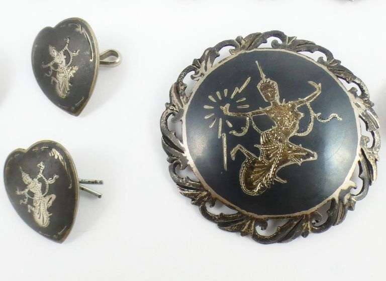 VINTAGE SILVER JEWELLERY