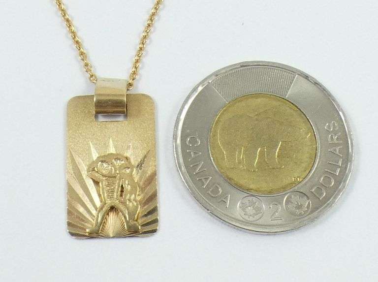 GOLD PENDANT ON CHAIN