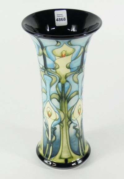 2001 MOORCROFT VASE