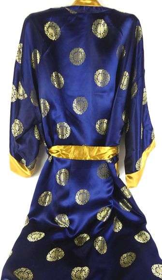 LUXURIOUS EMBROIDERED 100% SILK HOUSE/BATH ROBE