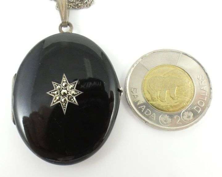 ANTIQUE PENDANT ON CHAIN