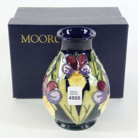MOORCROFT "HEARTSEASE" VASE