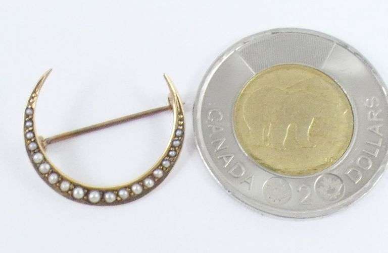 ANTIQUE ENGLISH GOLD BROOCH