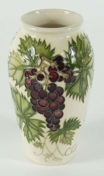 COLLECTOR'S CLUB VASE