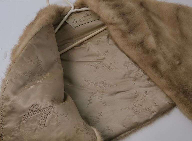 MINK STOLE