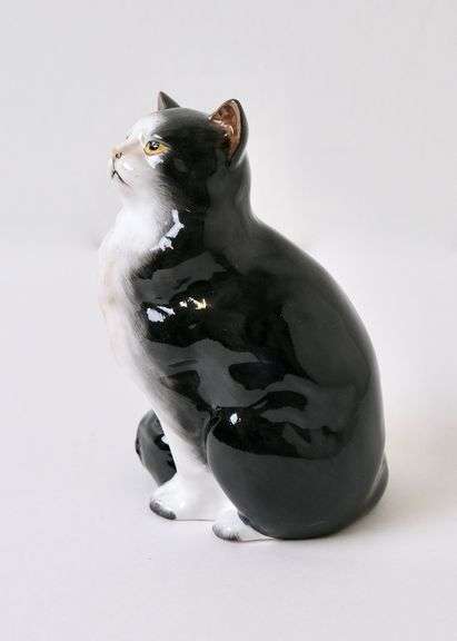 ROYAL DOULTON CAT