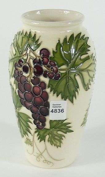 COLLECTOR'S CLUB VASE