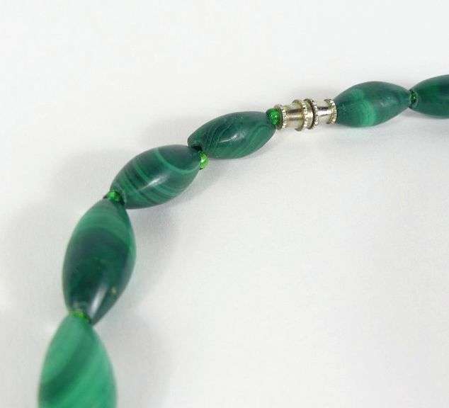 VINTAGE MALACHITE BEAD NECKLACE