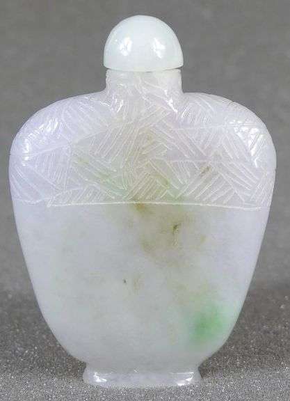 RARE CARVED LAVENDER JADE SNUFF BOTTLE