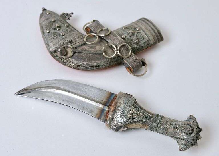 ISLAMIC SILVER MOUNTED DAGGER