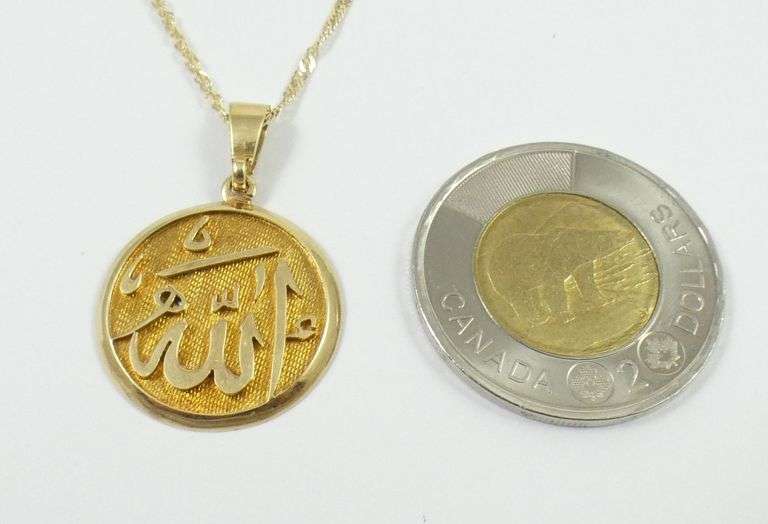 GOLD PENDANT ON CHAIN