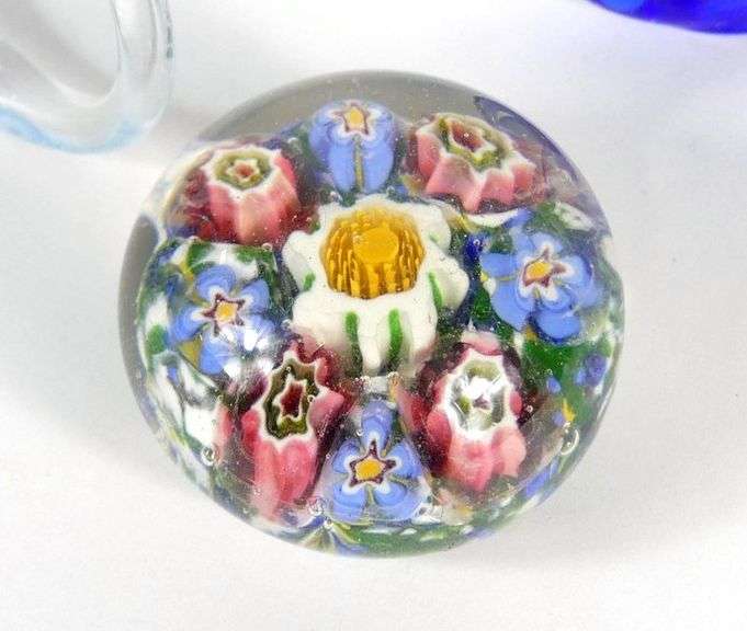 ART GLASS SWANS & PAPERWEIGHT