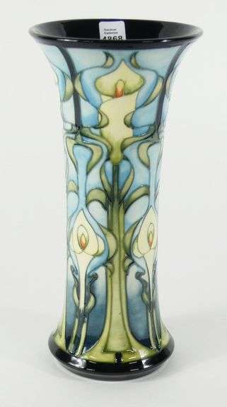 2001 MOORCROFT VASE