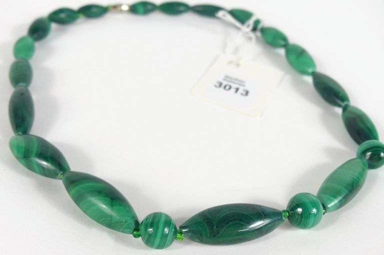 VINTAGE MALACHITE BEAD NECKLACE