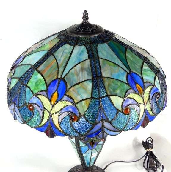 TIFFANY STYLE TABLE LAMP