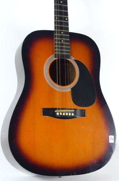 ACOUSTIC GUITAR
