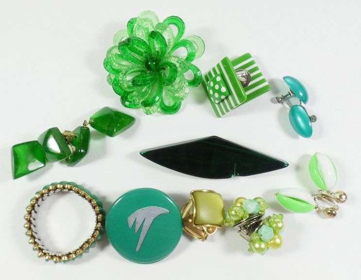 PLASTIC FASHION JEWELLERY