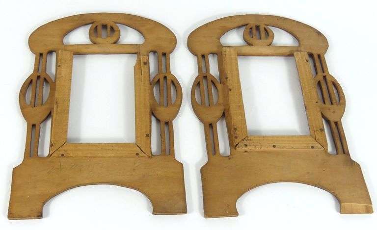 MATCHING PAIR OF EARLY 20TH CENTURY FRAMES