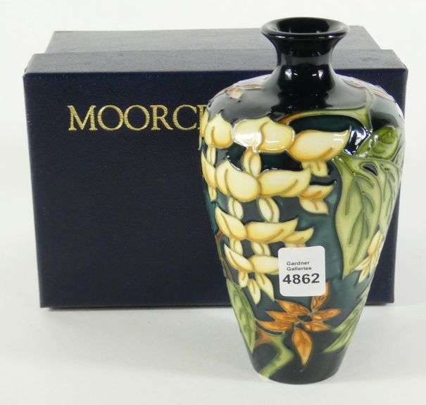 MOORCROFT COLLECTOR'S CLUB VASE
