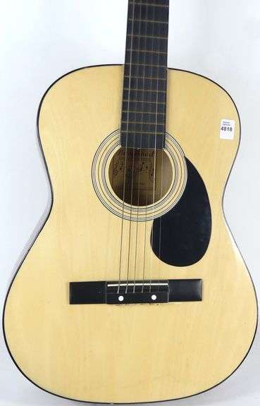 ACOUSTIC GUITAR
