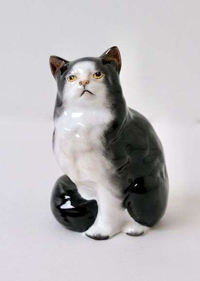 ROYAL DOULTON CAT