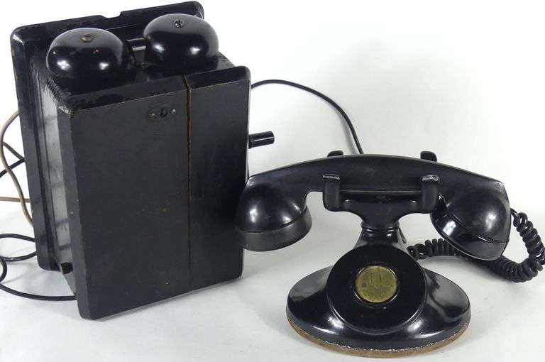 CIRCA 1930'S TELEPHONE