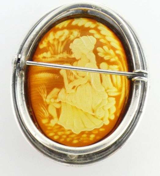 ANTIQUE/VINTAGE PENDANT/BROOCH