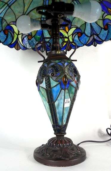 TIFFANY STYLE TABLE LAMP