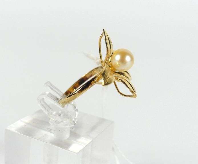 VINTAGE LADIES' PEARL RING