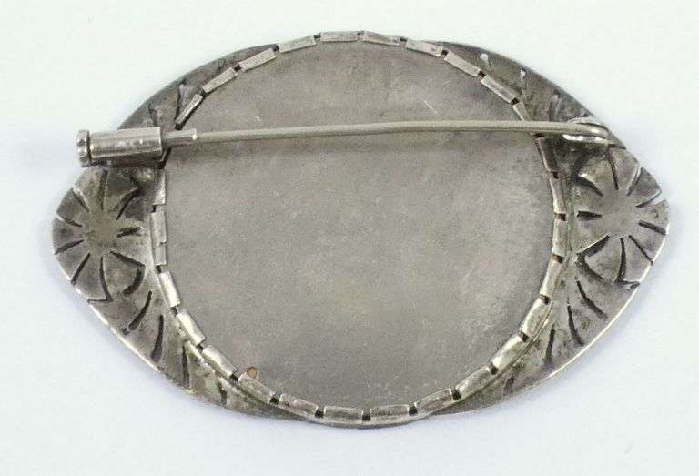 ANTIQUE BROOCH