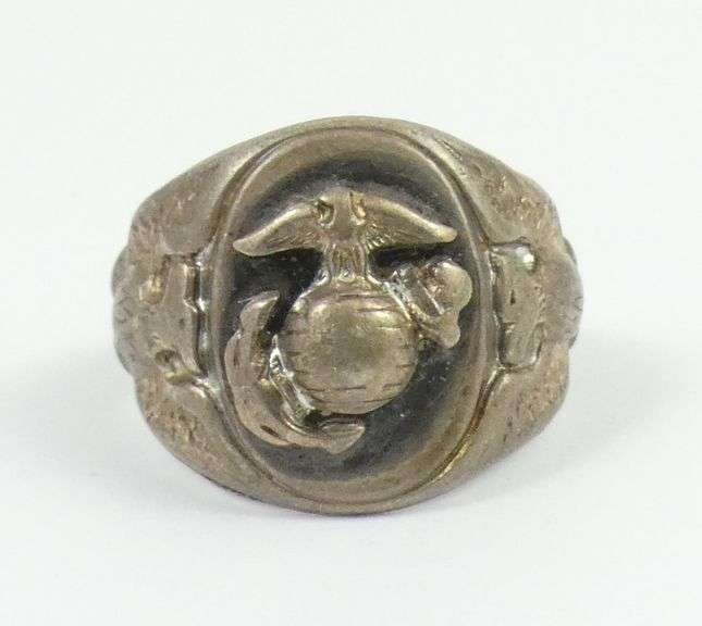 COLLECTOR'S SILVER RING