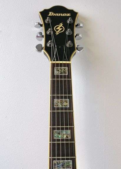 IBANEZ GUITAR