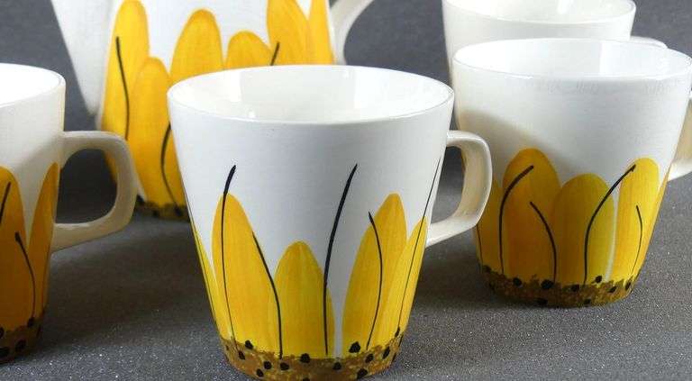 VERA NEUMANN SUNFLOWER PATTERN COFFEE SET