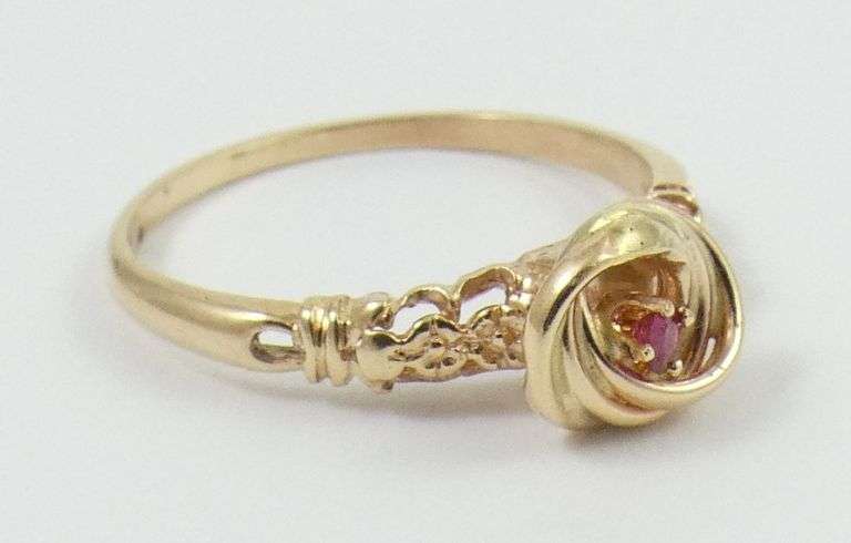 LADIES' RUBY RING