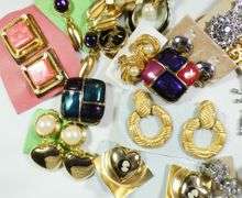 40 PAIRS FASHION EARRINGS
