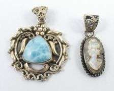 BRACELET, 2 PENDANTS