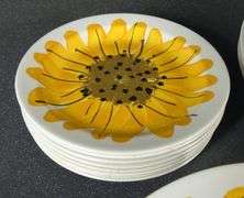 VERA NEUMANN SUNFLOWER PATTERN DINNERWARE