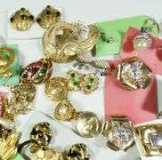40 PAIRS FASHION EARRINGS